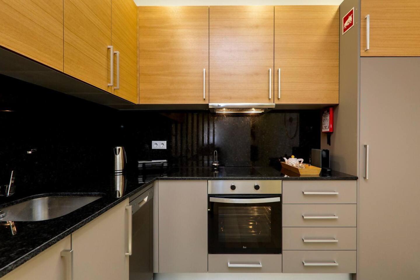 The Office Guest Apartment Guimaraes Luaran gambar